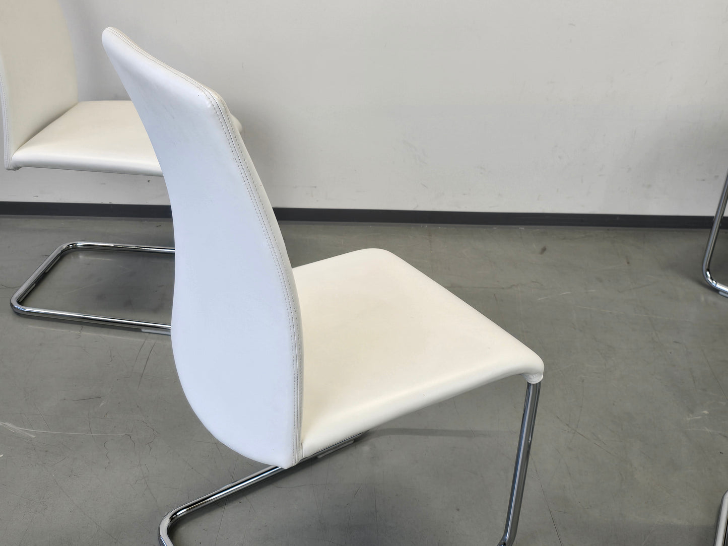 DRAENERT STÜHLE Freischwinger Stuhl Esszimmer Küche Leder Weiß Chrom 2060 Luma Design Klassiker