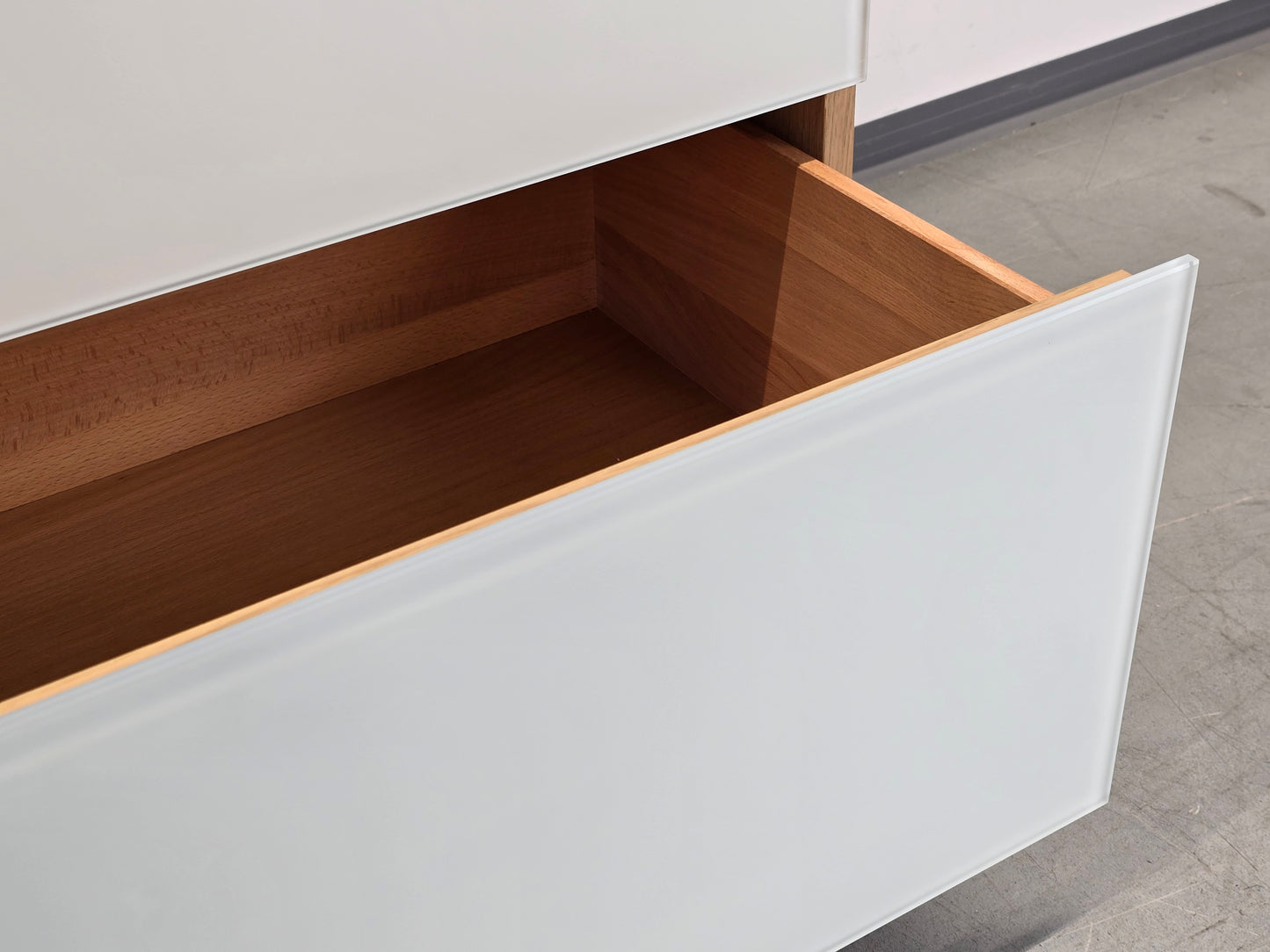 VOGLAUER SIDEBOARD Kommode Schubladen Designer Eiche Massivholz Glas weiß Highboard
