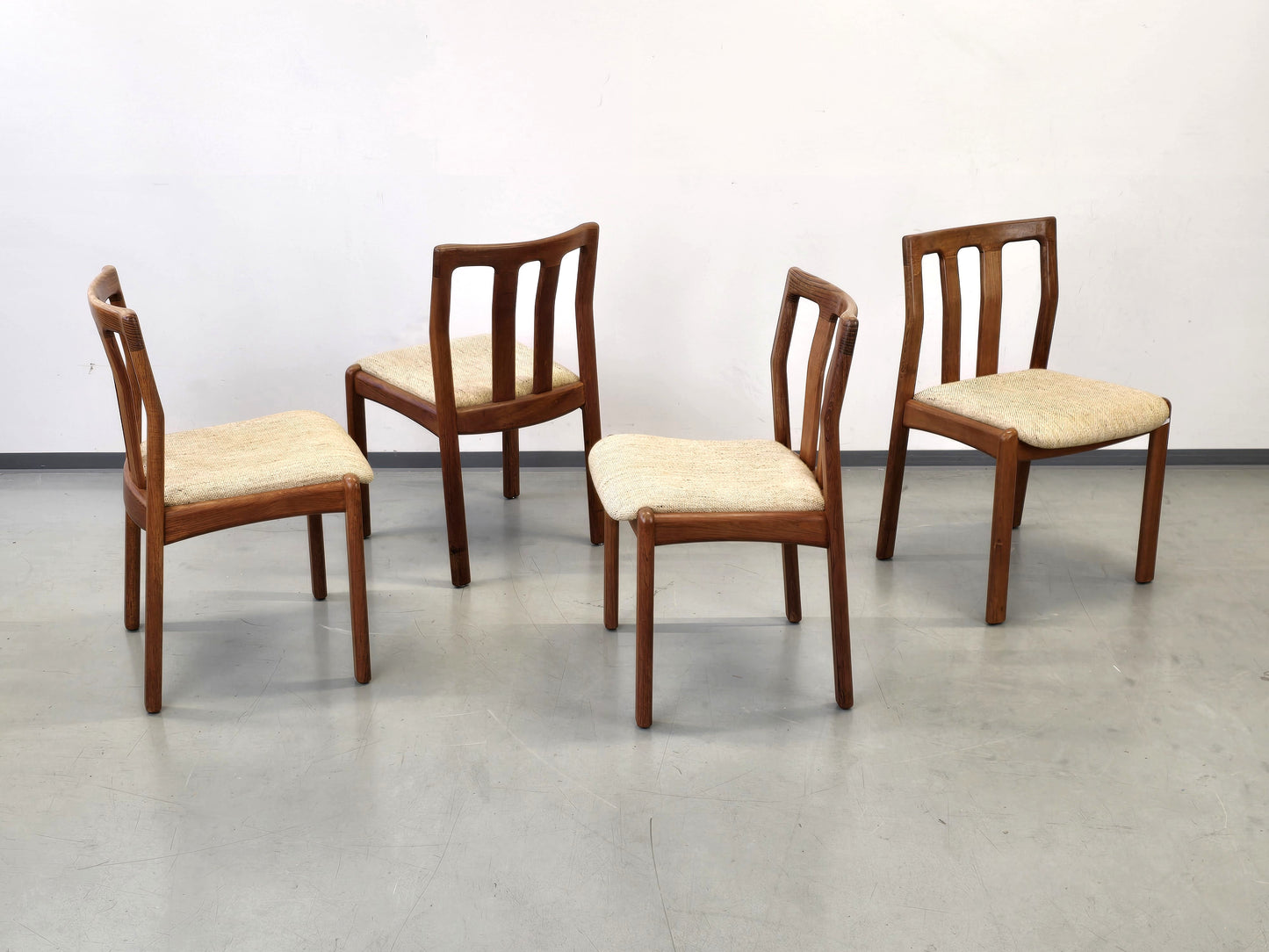 DYRLUND STÜHLE Vintage Stuhl Esszimmer Esstisch Teakholz Massiv Dänisches Design Küche Mid-Century Modern