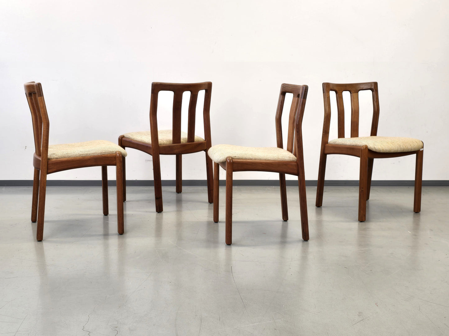DYRLUND STÜHLE Vintage Stuhl Esszimmer Esstisch Teakholz Massiv Dänisches Design Küche Mid-Century Modern