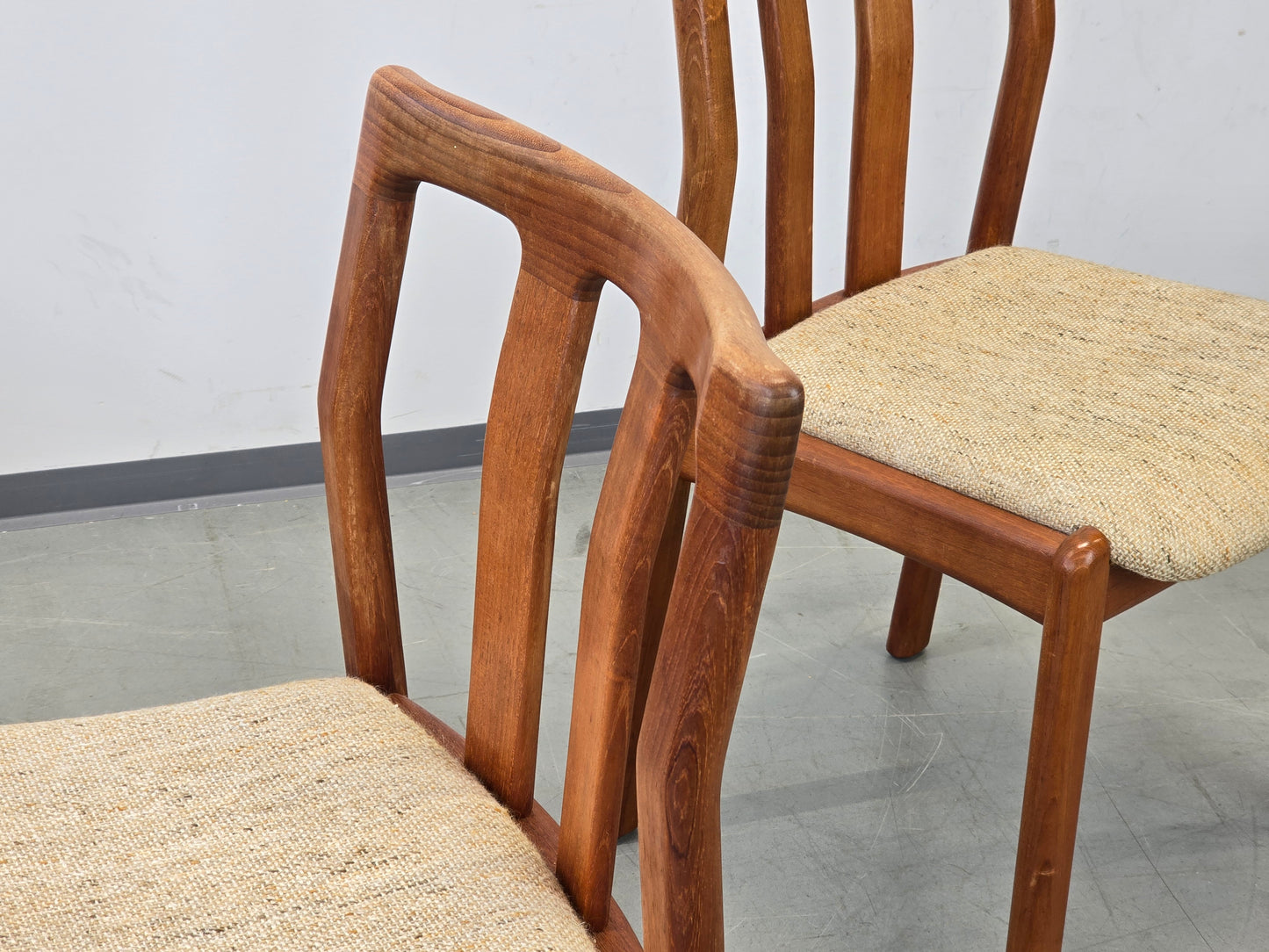 DYRLUND STÜHLE Vintage Stuhl Esszimmer Esstisch Teakholz Massiv Dänisches Design Küche Mid-Century Modern