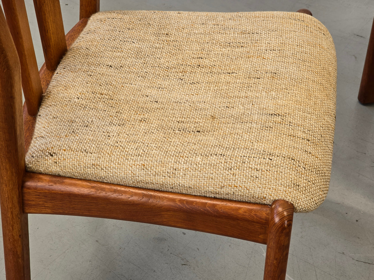 DYRLUND STÜHLE Vintage Stuhl Esszimmer Esstisch Teakholz Massiv Dänisches Design Küche Mid-Century Modern