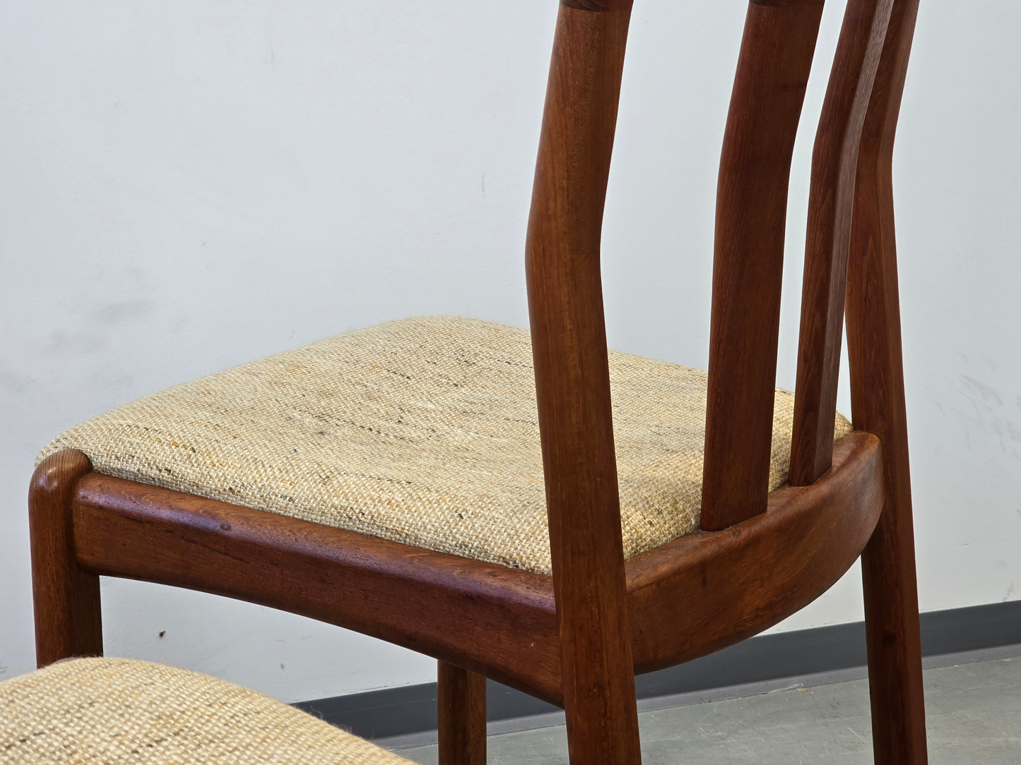 DYRLUND STÜHLE Vintage Stuhl Esszimmer Esstisch Teakholz Massiv Dänisches Design Küche Mid-Century Modern