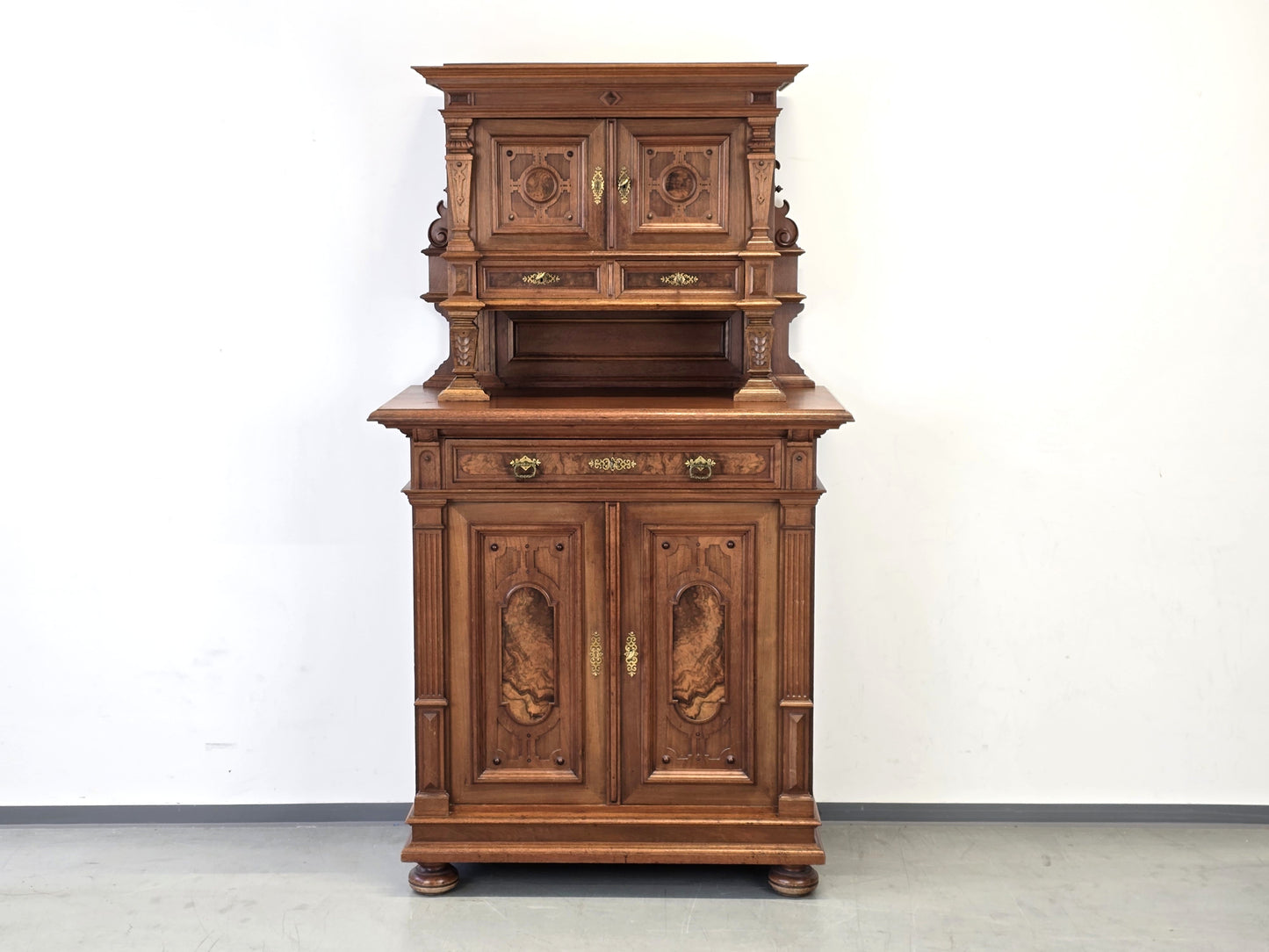 GRÜNDERZEIT BUFFET Antik Schrank Nussbaum Wurzelholz Ströbele & Osburg Konstanz