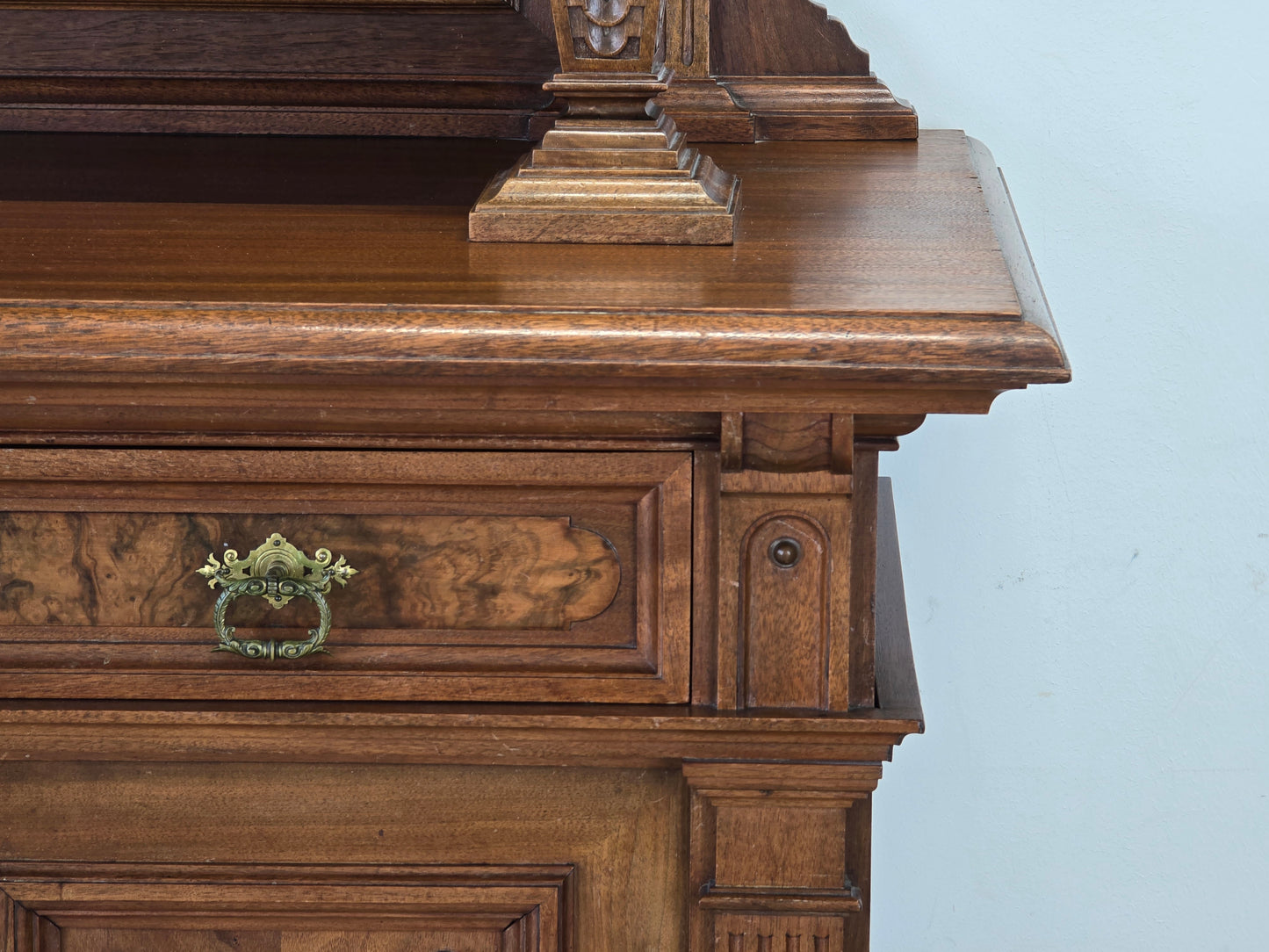 GRÜNDERZEIT BUFFET Antik Schrank Nussbaum Wurzelholz Ströbele & Osburg Konstanz