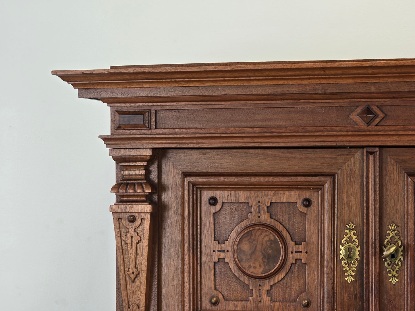GRÜNDERZEIT BUFFET Antik Schrank Nussbaum Wurzelholz Ströbele & Osburg Konstanz