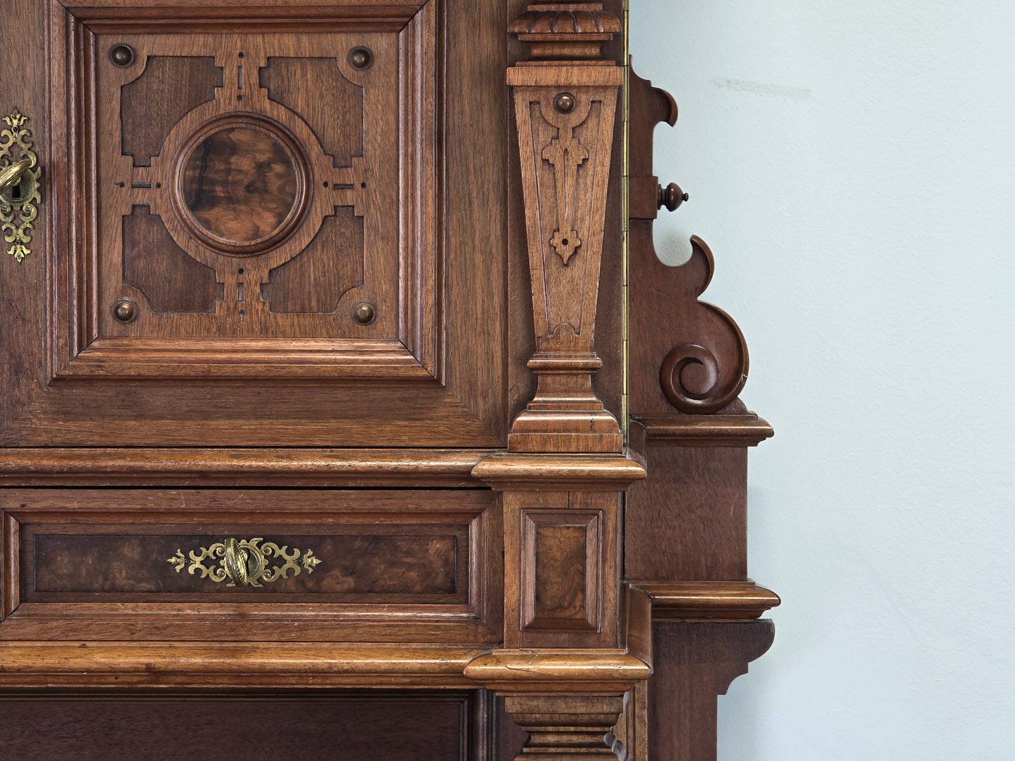 GRÜNDERZEIT BUFFET Antik Schrank Nussbaum Wurzelholz Ströbele & Osburg Konstanz