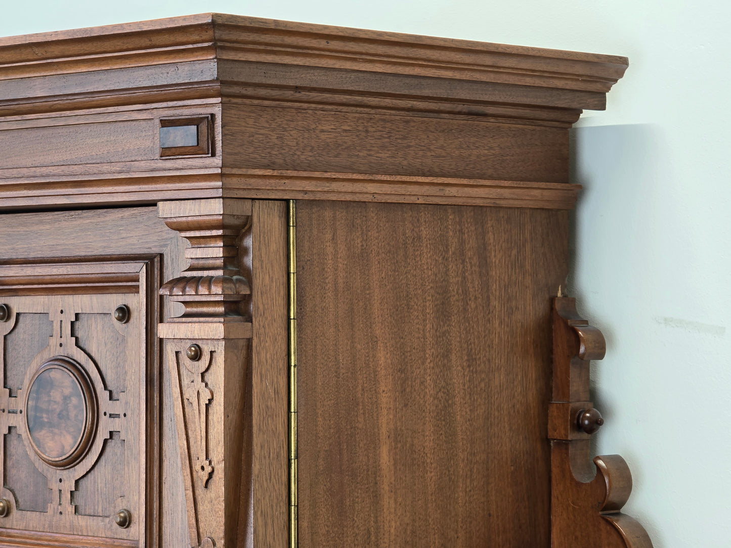 GRÜNDERZEIT BUFFET Antik Schrank Nussbaum Wurzelholz Ströbele & Osburg Konstanz