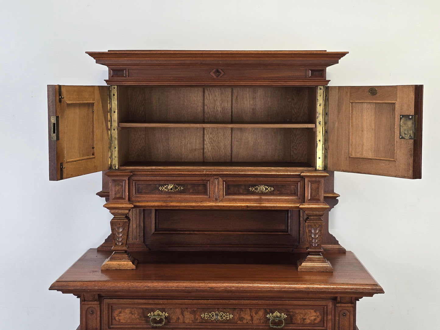 GRÜNDERZEIT BUFFET Antik Schrank Nussbaum Wurzelholz Ströbele & Osburg Konstanz