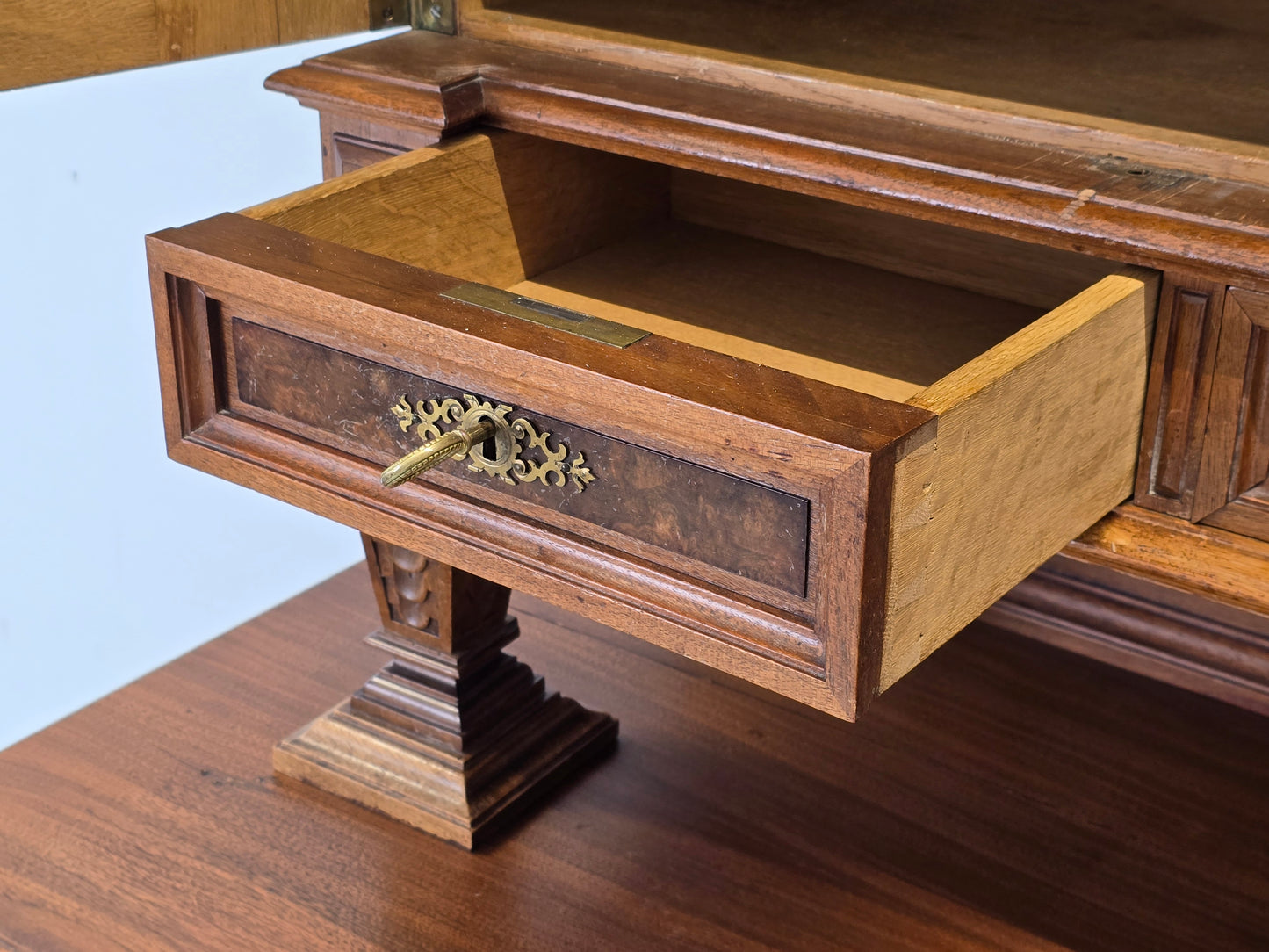 GRÜNDERZEIT BUFFET Antik Schrank Nussbaum Wurzelholz Ströbele & Osburg Konstanz
