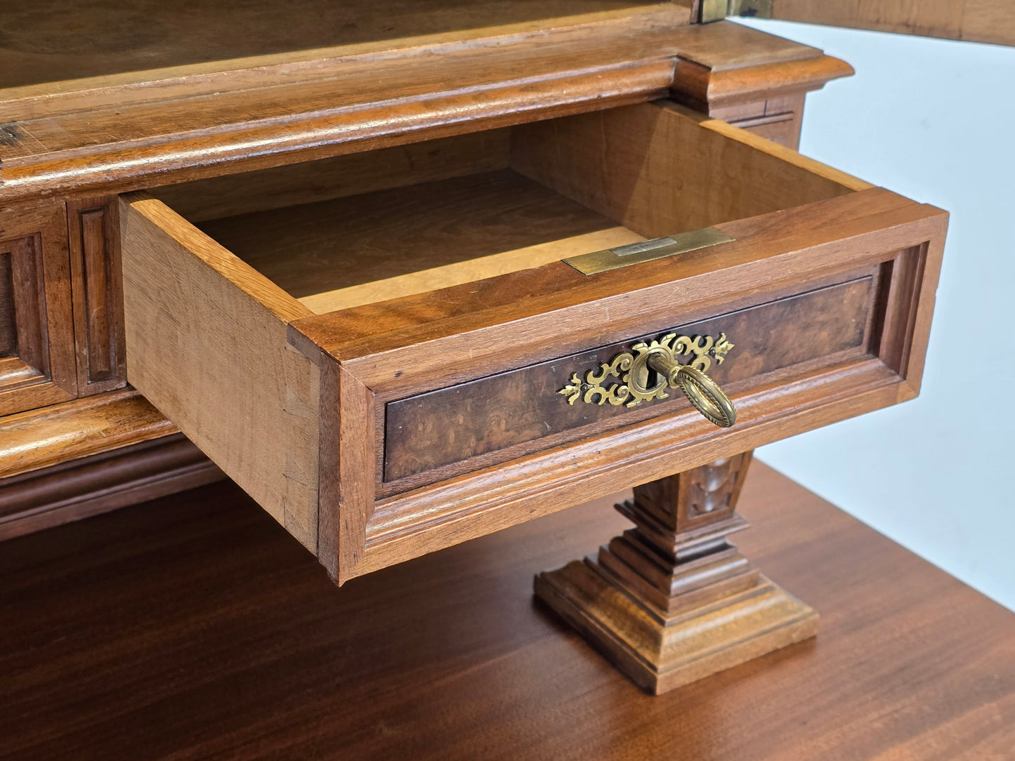 GRÜNDERZEIT BUFFET Antik Schrank Nussbaum Wurzelholz Ströbele & Osburg Konstanz
