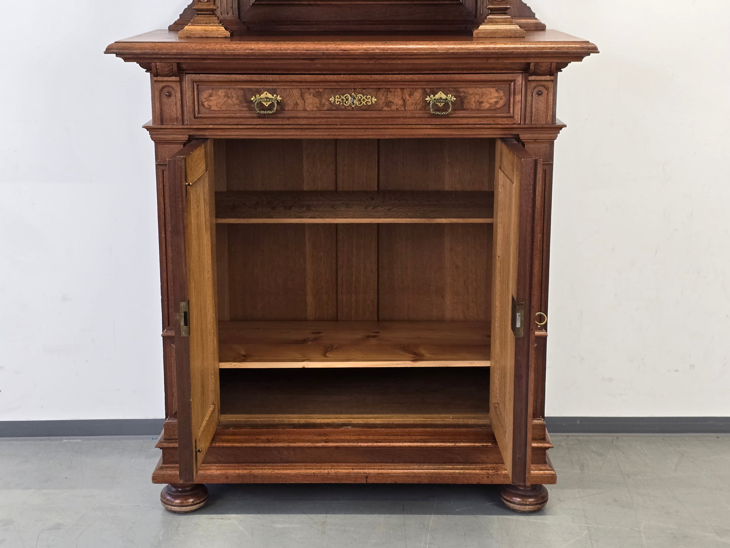 GRÜNDERZEIT BUFFET Antik Schrank Nussbaum Wurzelholz Ströbele & Osburg Konstanz