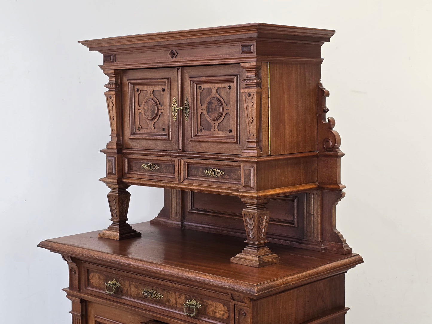 GRÜNDERZEIT BUFFET Antik Schrank Nussbaum Wurzelholz Ströbele & Osburg Konstanz