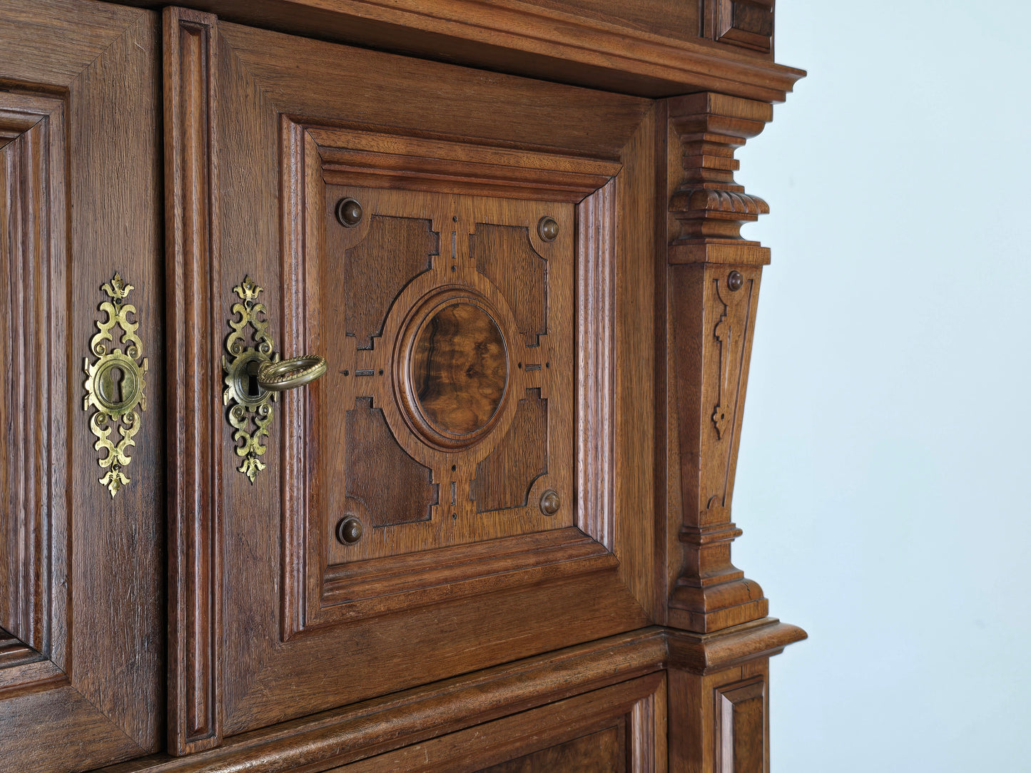 GRÜNDERZEIT BUFFET Antik Schrank Nussbaum Wurzelholz Ströbele & Osburg Konstanz