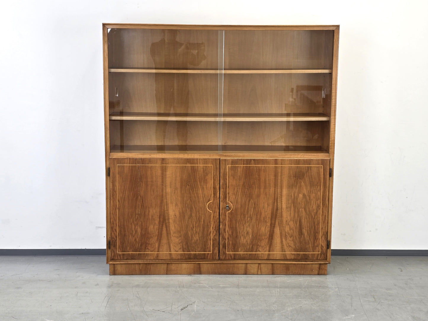 VINTAGE VITRINE Nussbaum 60er Mid Century Bücherschrank Highboard Regal Retro