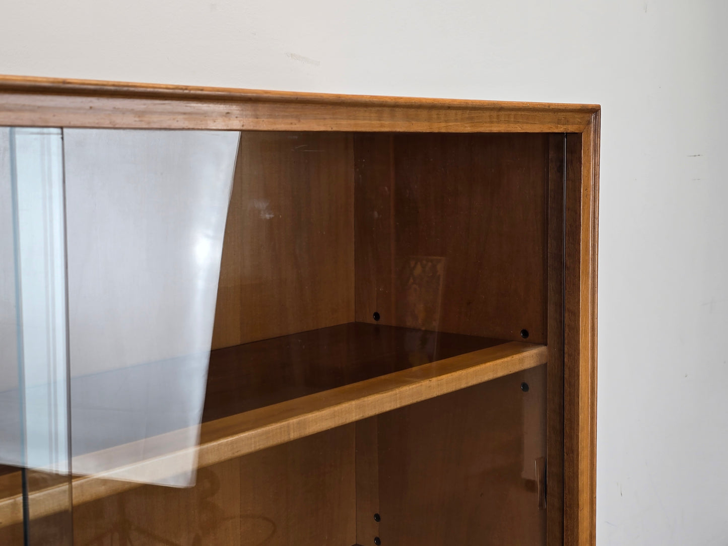 VINTAGE VITRINE Nussbaum 60er Mid Century Bücherschrank Highboard Regal Retro