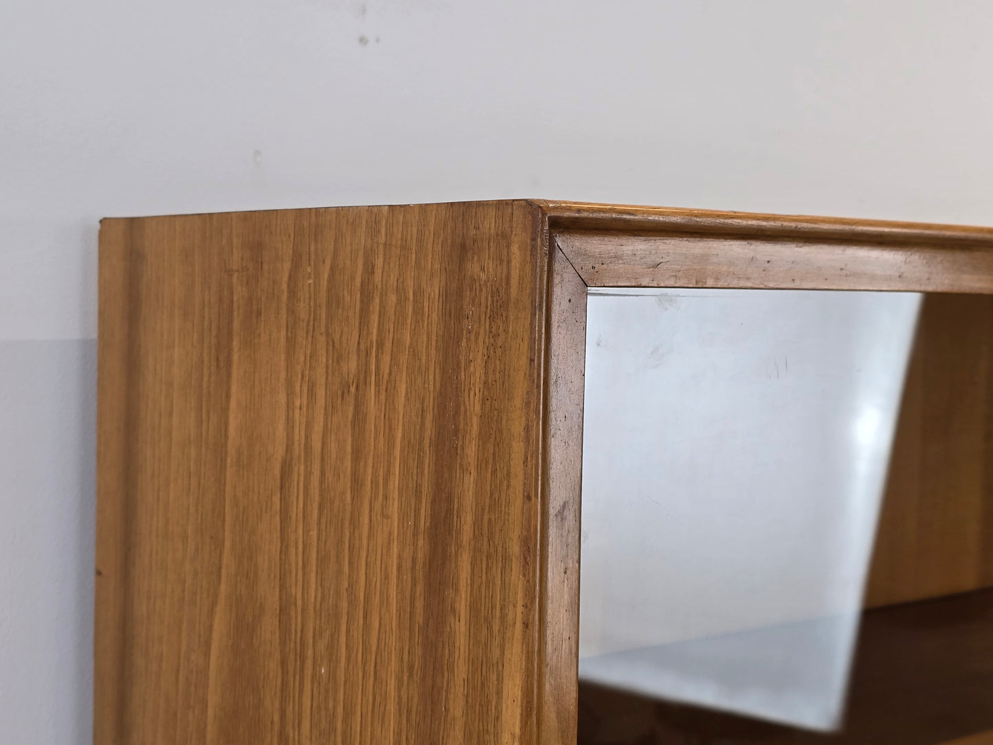 VINTAGE VITRINE Nussbaum 60er Mid Century Bücherschrank Highboard Regal Retro