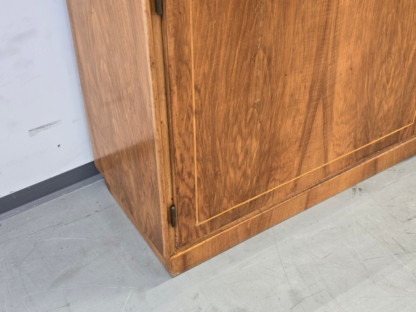 VINTAGE VITRINE Nussbaum 60er Mid Century Bücherschrank Highboard Regal Retro