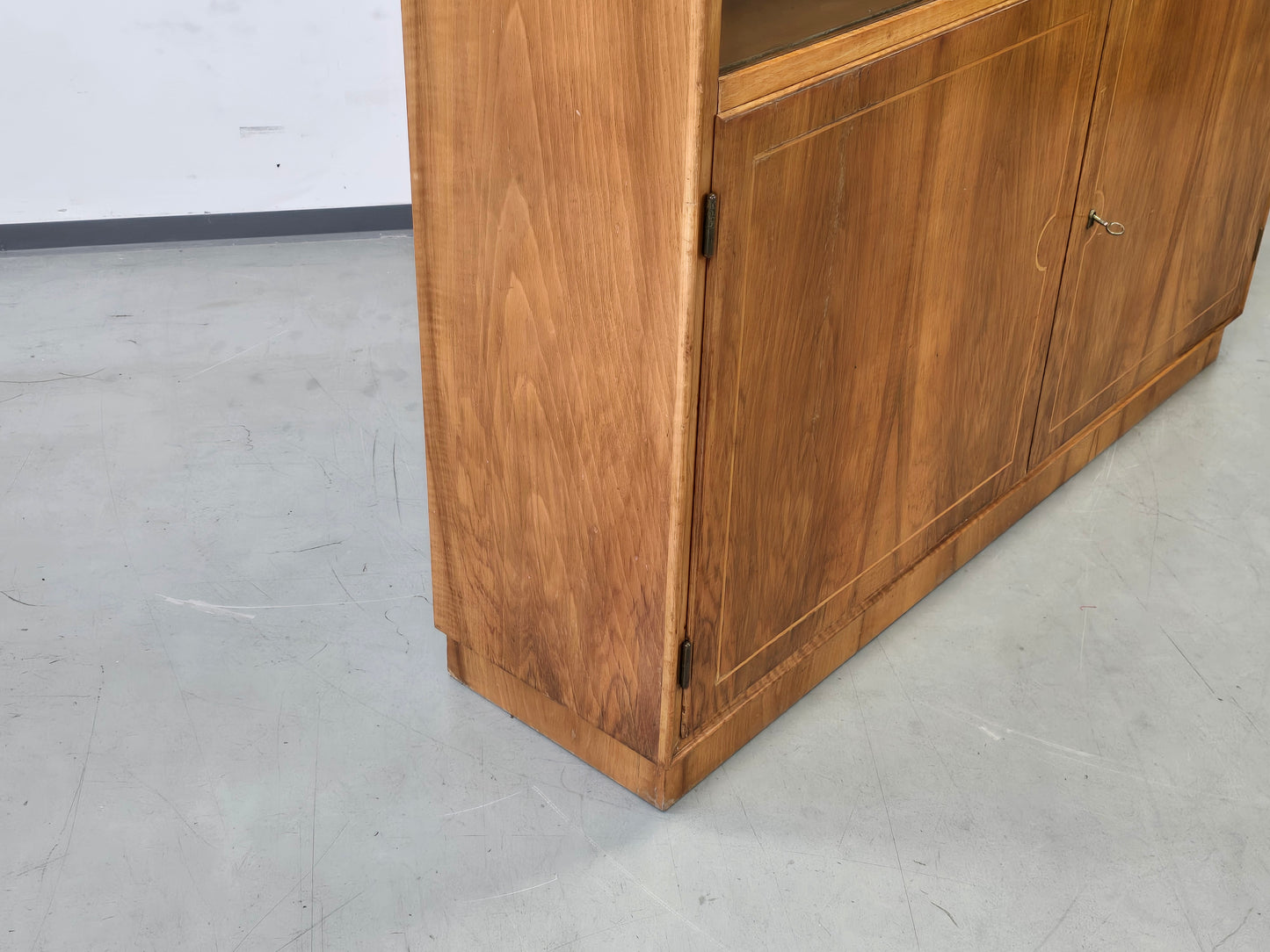 VINTAGE VITRINE Nussbaum 60er Mid Century Bücherschrank Highboard Regal Retro