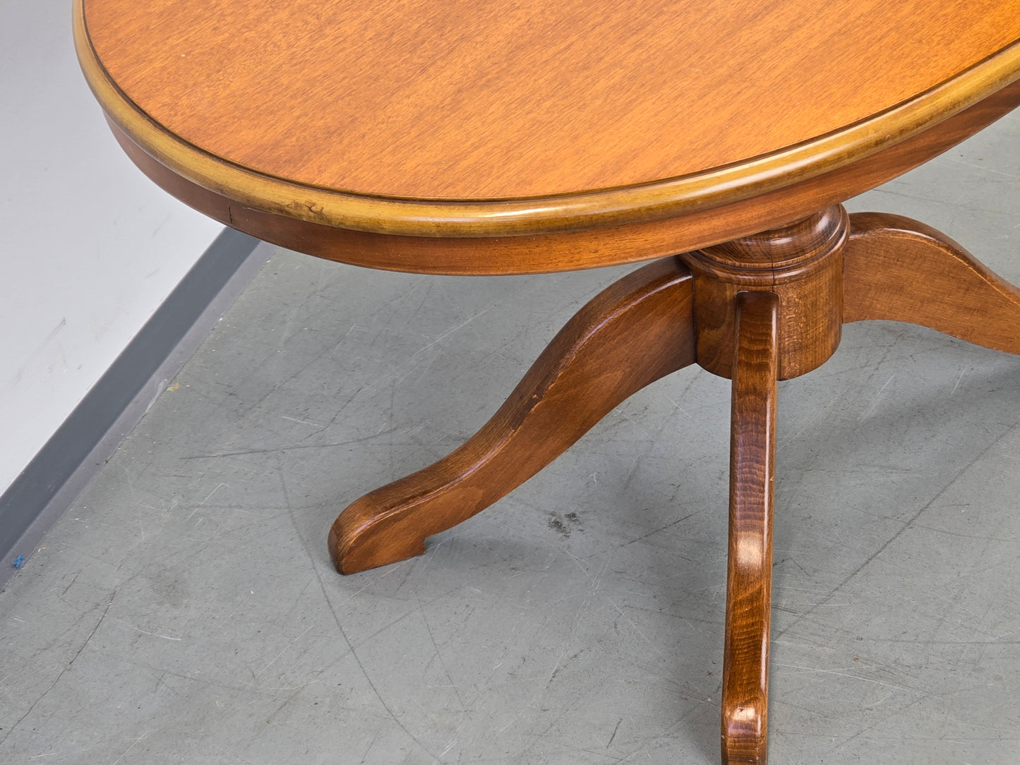 VINTAGE COUCHTISCH Nussbaum Oval 60er Jahre Mid Century Säulentisch Retro