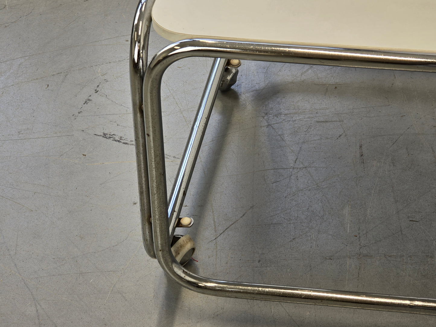 VINTAGE BEISTELLTISCH Chrom Rollen Couchtisch Bauhaus 60er Jahre Design Weiß
