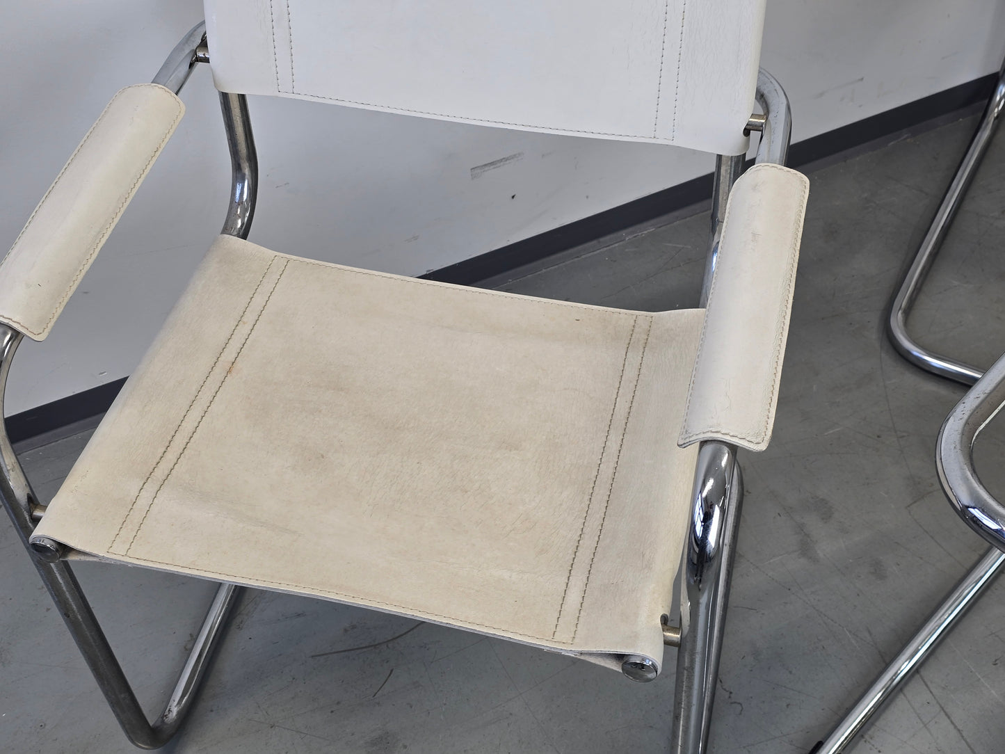 DESIGN FREISCHWINGER Leder Weiß Chrom Stuhl Bauhaus Vintage 60er 70er