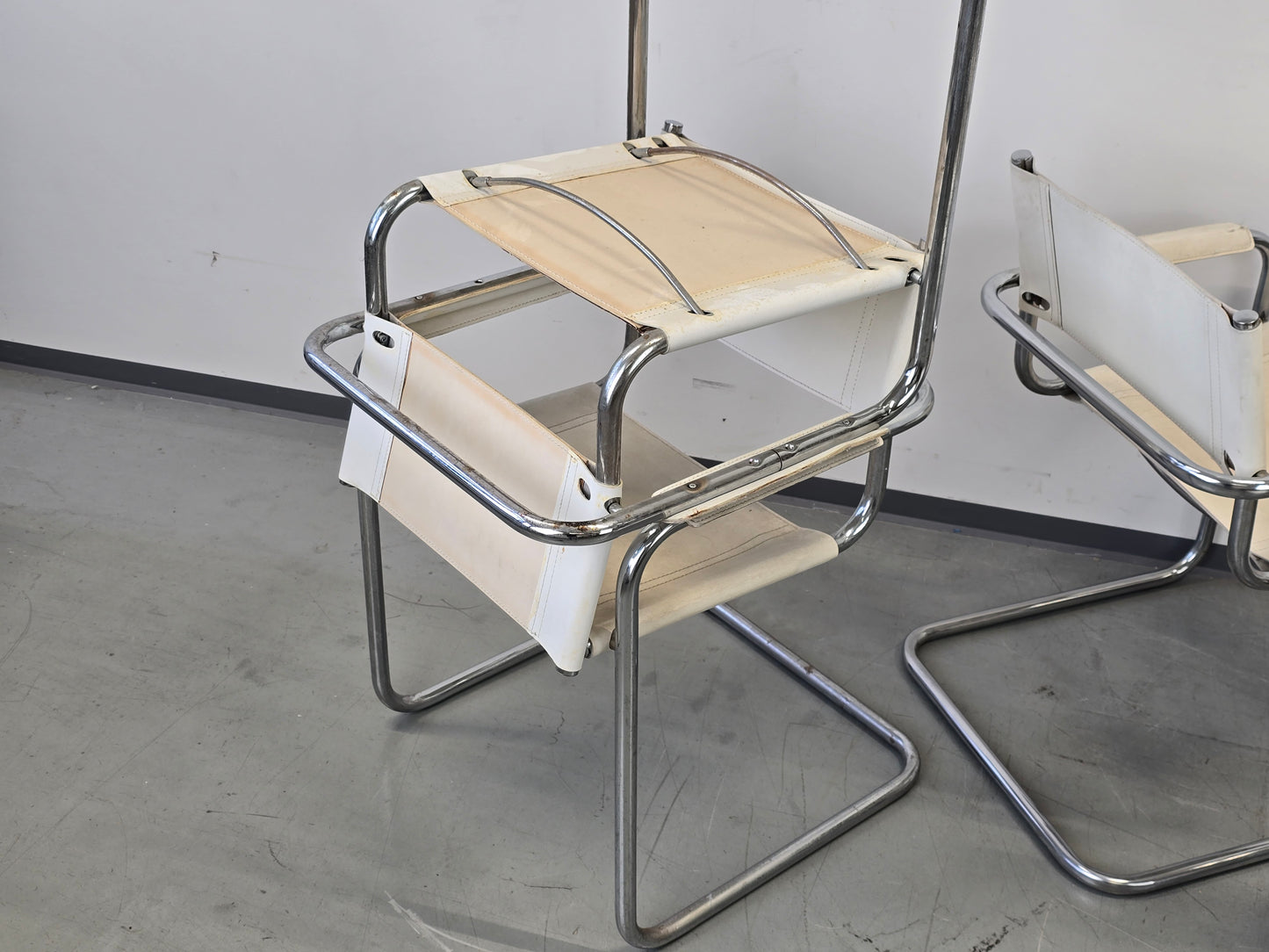 DESIGN FREISCHWINGER Leder Weiß Chrom Stuhl Bauhaus Vintage 60er 70er