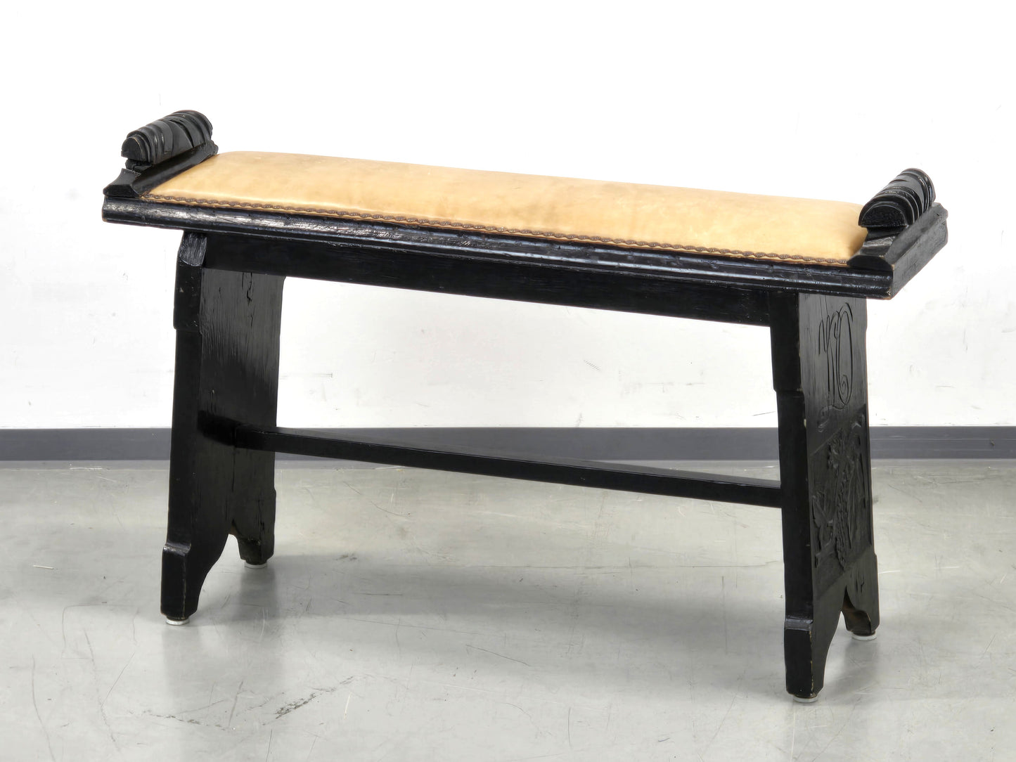 VINTAGE BANK Leder Schwarz Holz geschnitzt Weintrauben Flurbank Spanish Revival