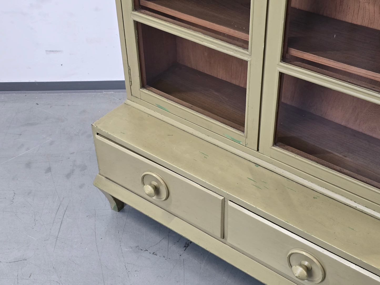 VINTAGE VITRINE BÜCHERSCHRANK Schrank Regal Design 60er 50er Jahre Holz Grün Glasschrank