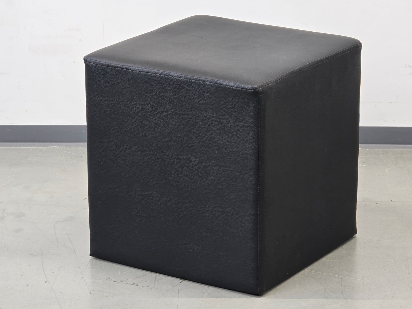 LEDER HOCKER Würfel Vintage Mid Century Design Sitzwürfel Schwarz