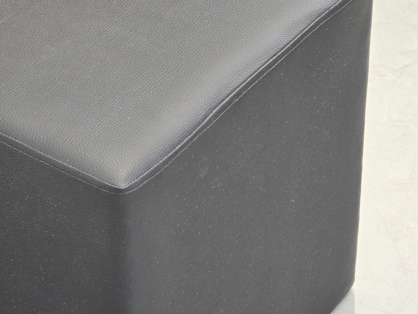 LEDER HOCKER Würfel Vintage Mid Century Design Sitzwürfel Schwarz