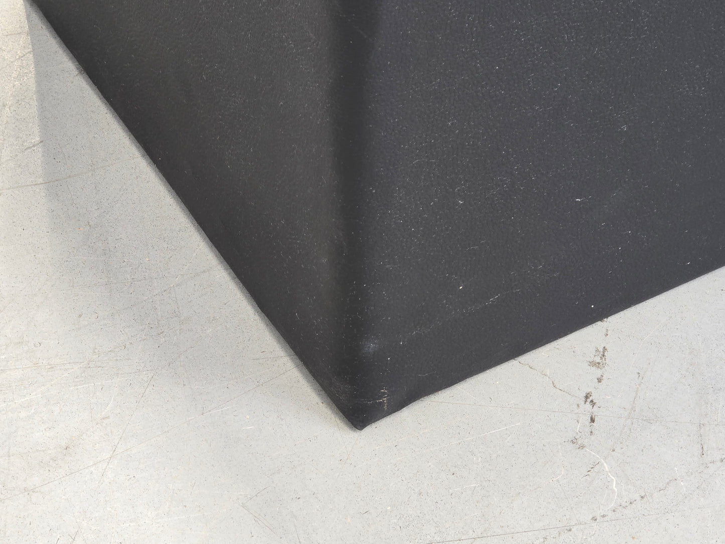 LEDER HOCKER Würfel Vintage Mid Century Design Sitzwürfel Schwarz