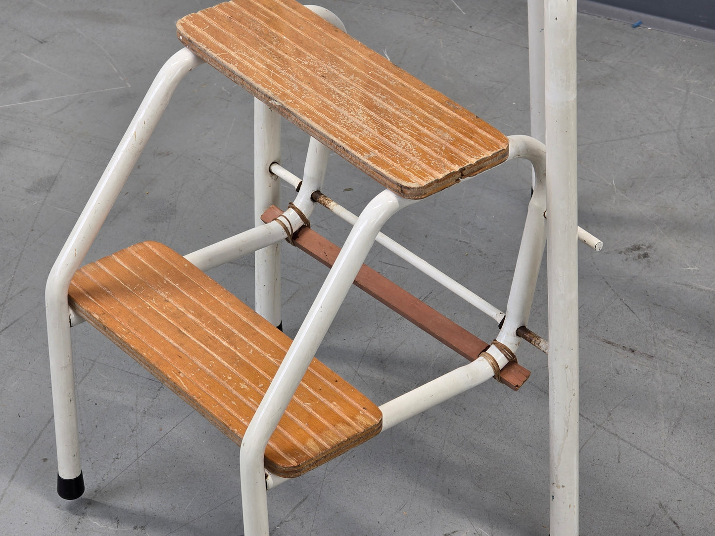 VINTAGE TRITTLEITER HOCKER Klapphocker Küchenhilfe Metall Holz Weiß Leiter