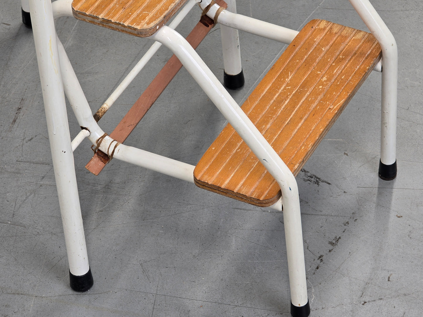 VINTAGE TRITTLEITER HOCKER Klapphocker Küchenhilfe Metall Holz Weiß Leiter