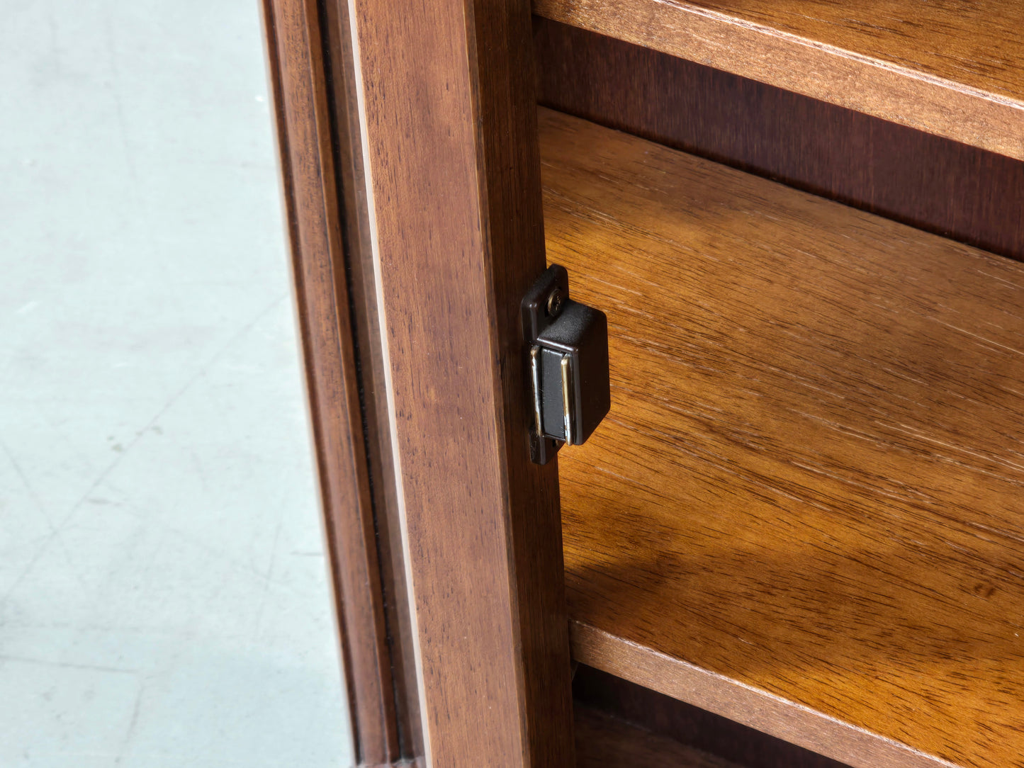 VINTAGE WANDVITRINE massiv Hängevitrine Glasvitrine kommode Landhaus 60er