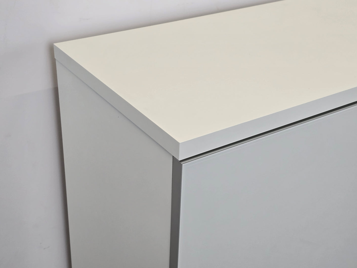 HÜLSTA XELO Sideboard Weiß Glas Kommode Design Highboard 226cm Vitrine Modern