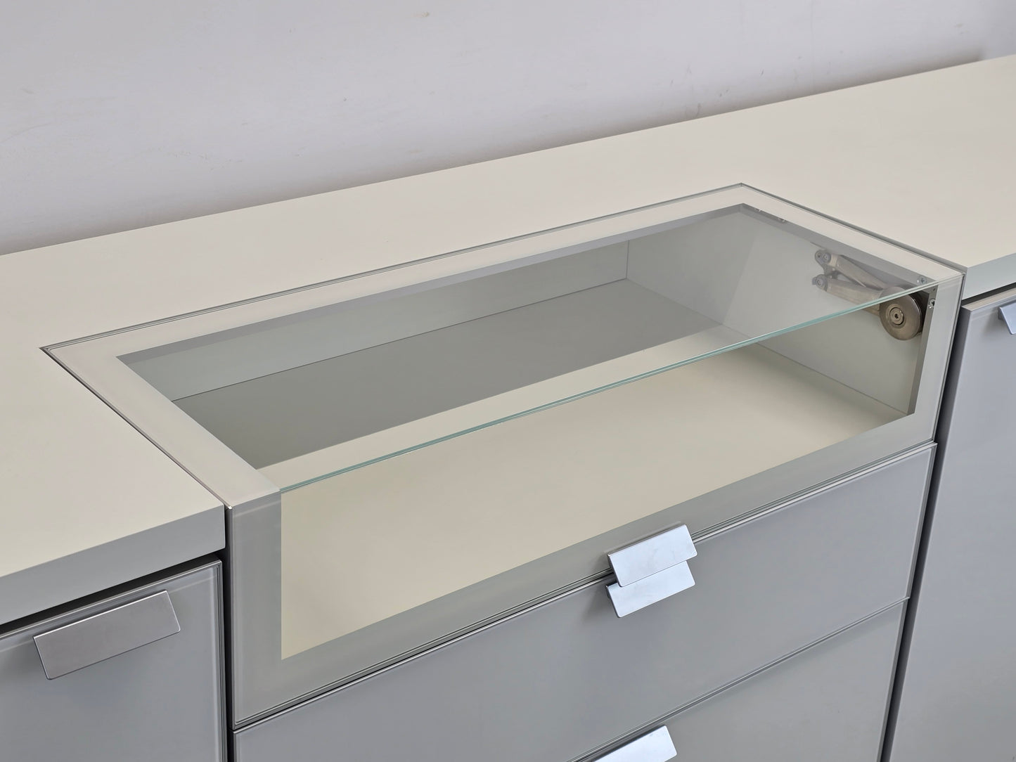 HÜLSTA XELO Sideboard Weiß Glas Kommode Design Highboard 226cm Vitrine Modern