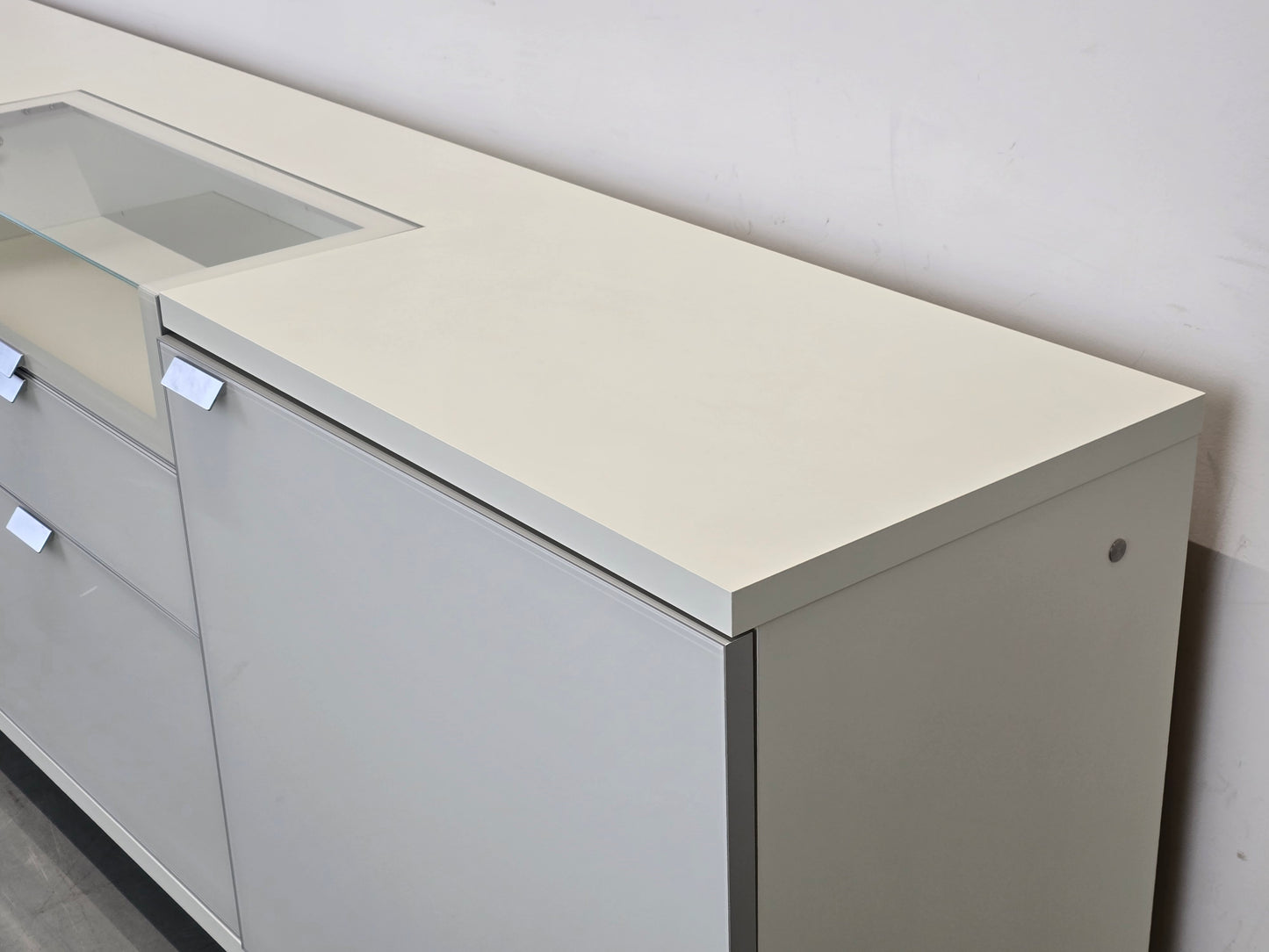 HÜLSTA XELO Sideboard Weiß Glas Kommode Design Highboard 226cm Vitrine Modern