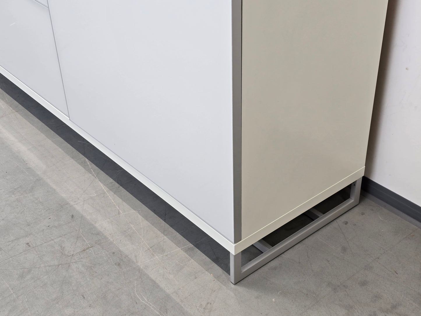 HÜLSTA XELO Sideboard Weiß Glas Kommode Design Highboard 226cm Vitrine Modern