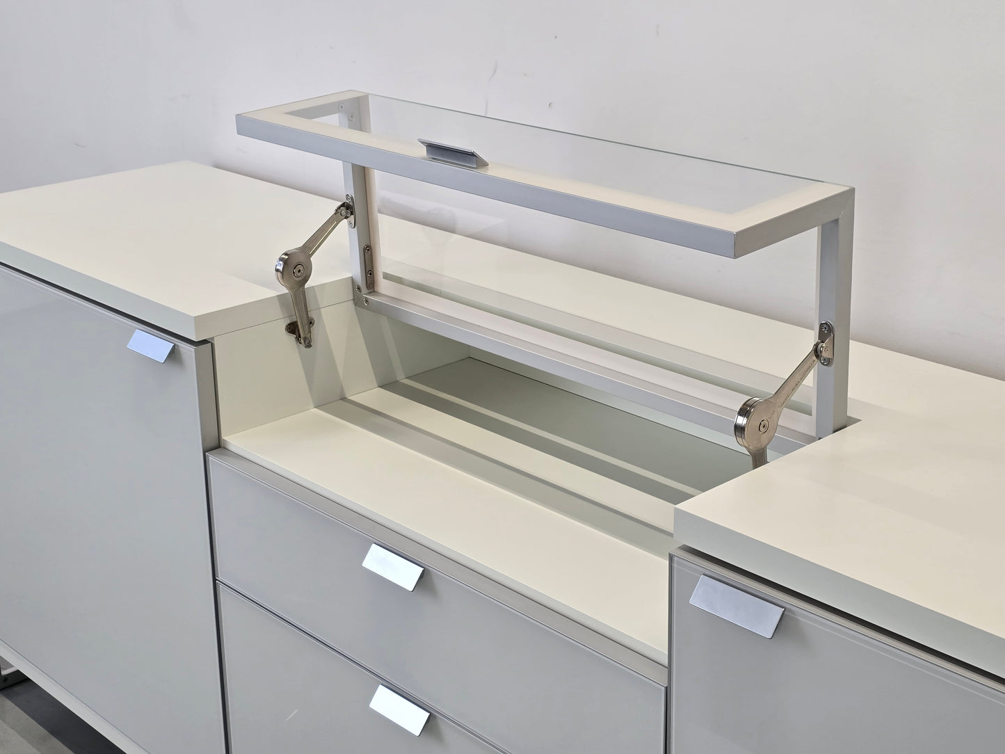 HÜLSTA XELO Sideboard Weiß Glas Kommode Design Highboard 226cm Vitrine Modern