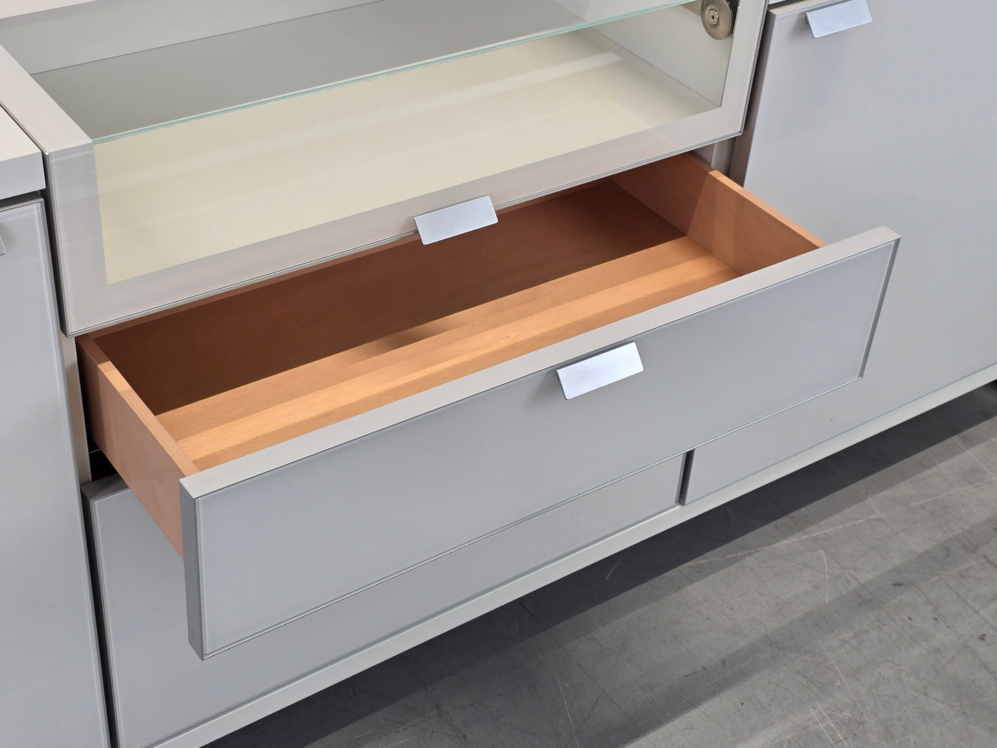 HÜLSTA XELO Sideboard Weiß Glas Kommode Design Highboard 226cm Vitrine Modern