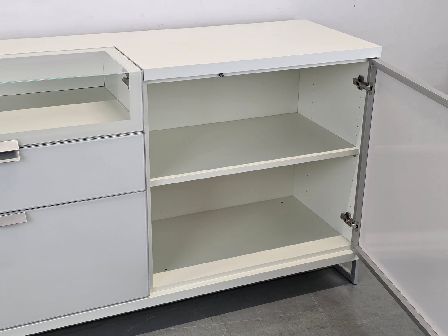 HÜLSTA XELO Sideboard Weiß Glas Kommode Design Highboard 226cm Vitrine Modern