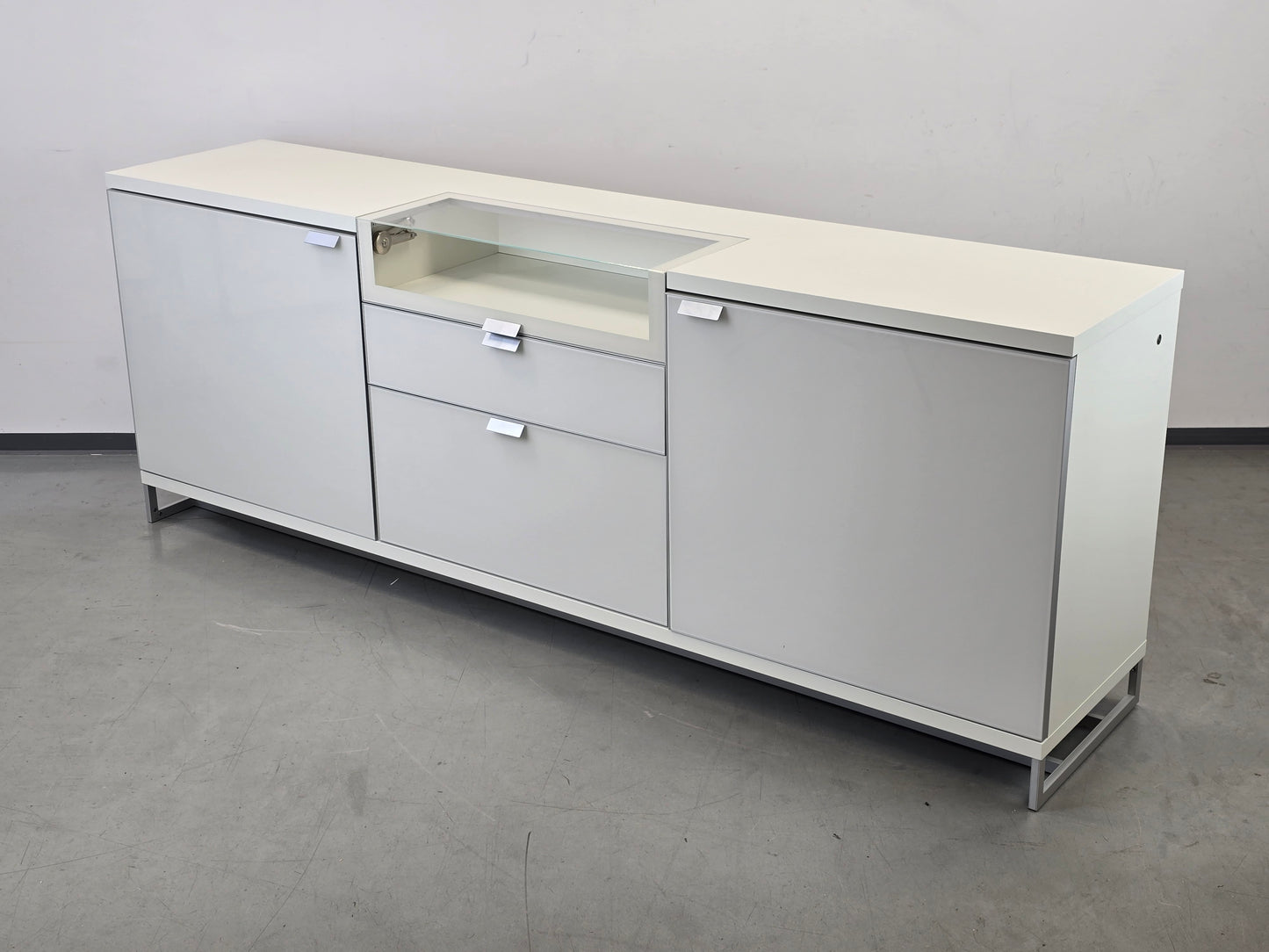 HÜLSTA XELO Sideboard Weiß Glas Kommode Design Highboard 226cm Vitrine Modern