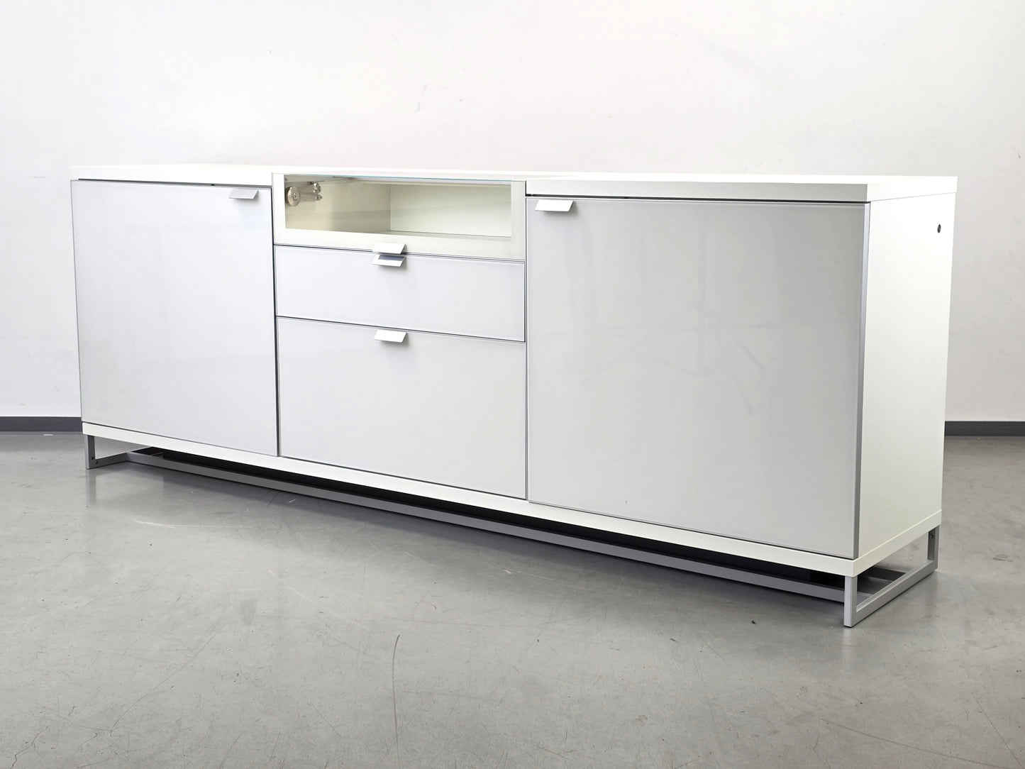 HÜLSTA XELO Sideboard Weiß Glas Kommode Design Highboard 226cm Vitrine Modern
