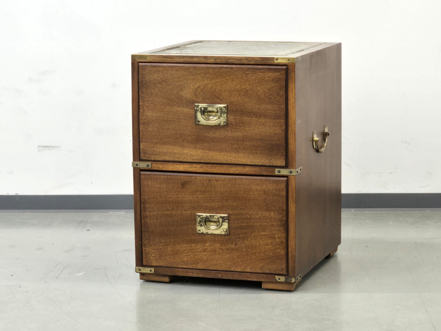 CAMPAIGN CHEST Aktenschrank Leder Messing Sideboard Kommode Vintage Holz