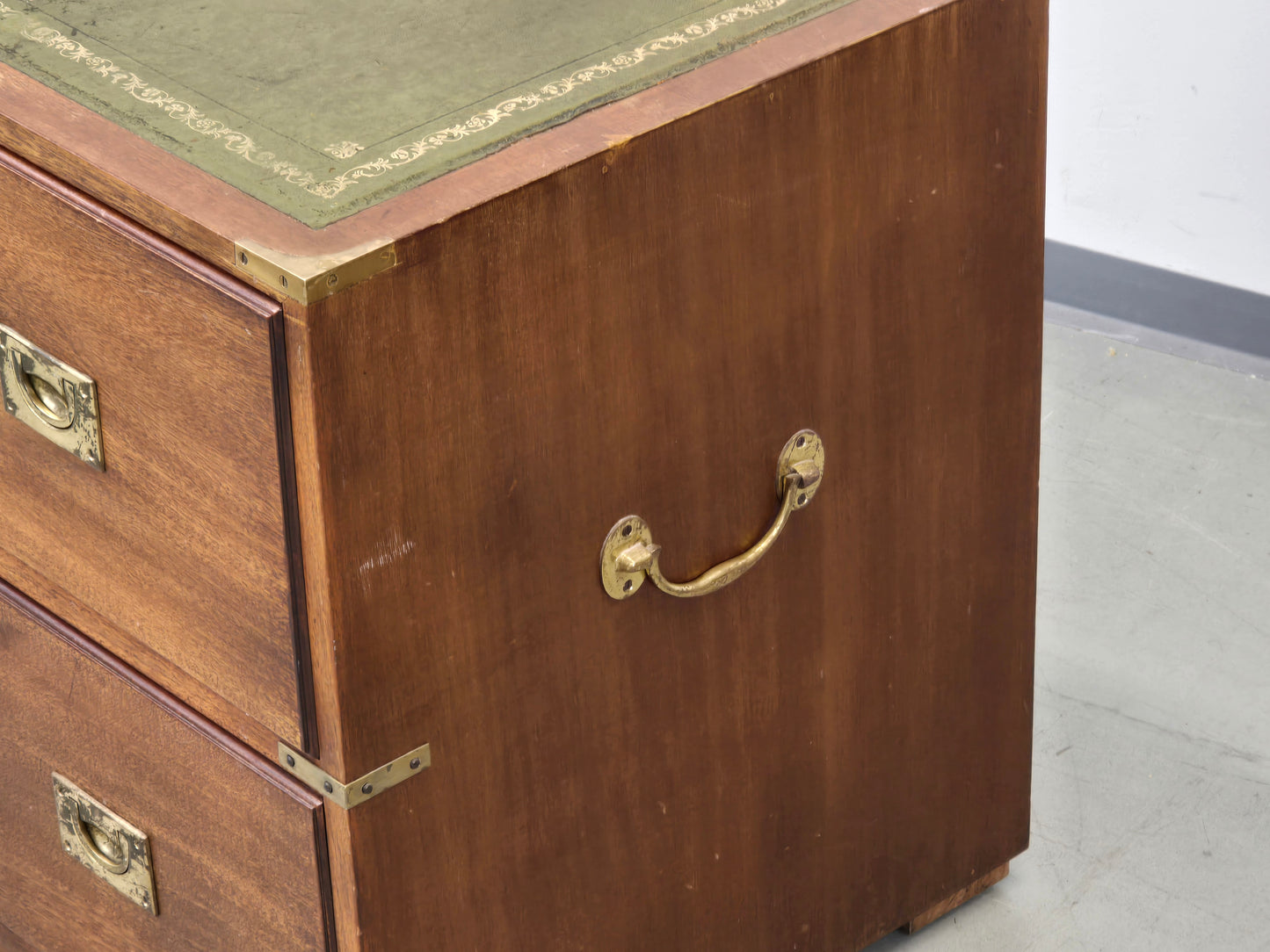 CAMPAIGN CHEST Aktenschrank Leder Messing Sideboard Kommode Vintage Holz
