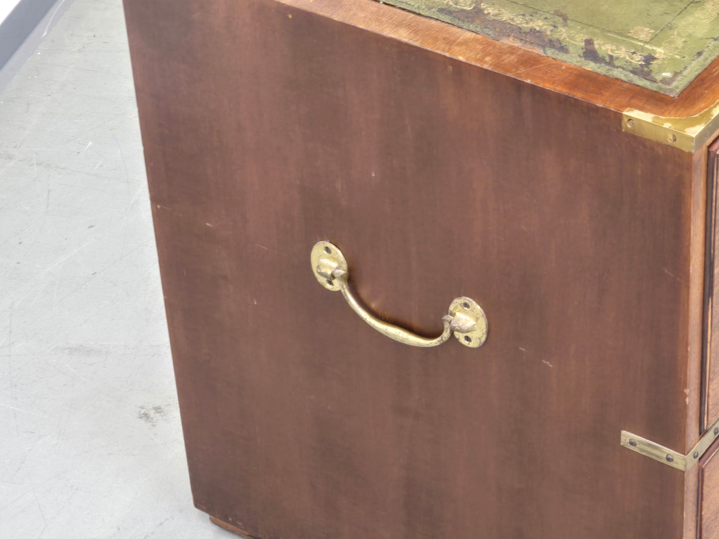 CAMPAIGN CHEST Aktenschrank Leder Messing Sideboard Kommode Vintage Holz