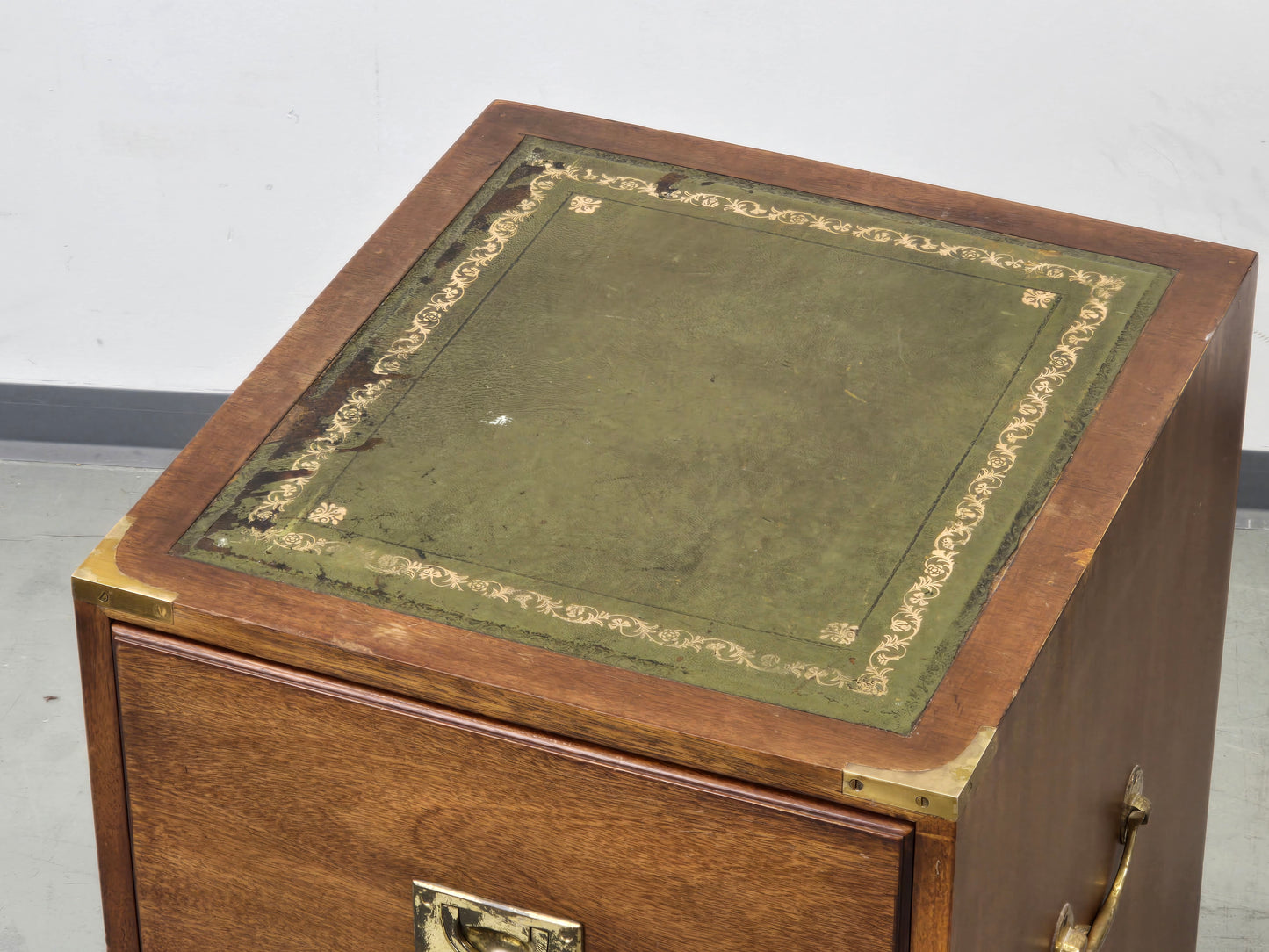 CAMPAIGN CHEST Aktenschrank Leder Messing Sideboard Kommode Vintage Holz