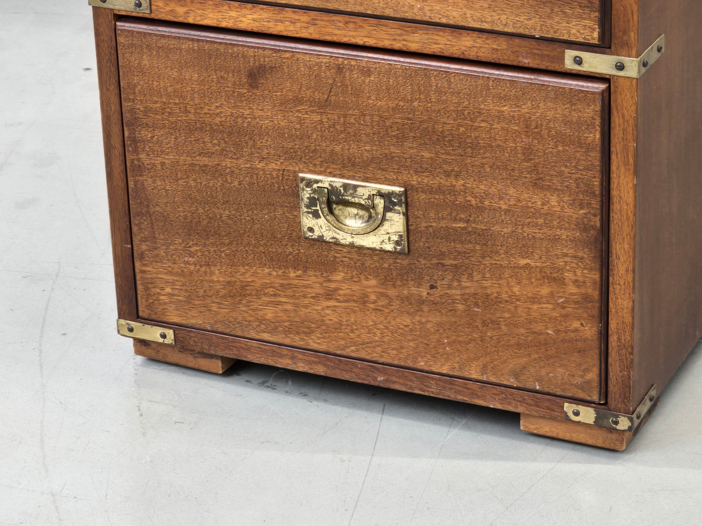 CAMPAIGN CHEST Aktenschrank Leder Messing Sideboard Kommode Vintage Holz