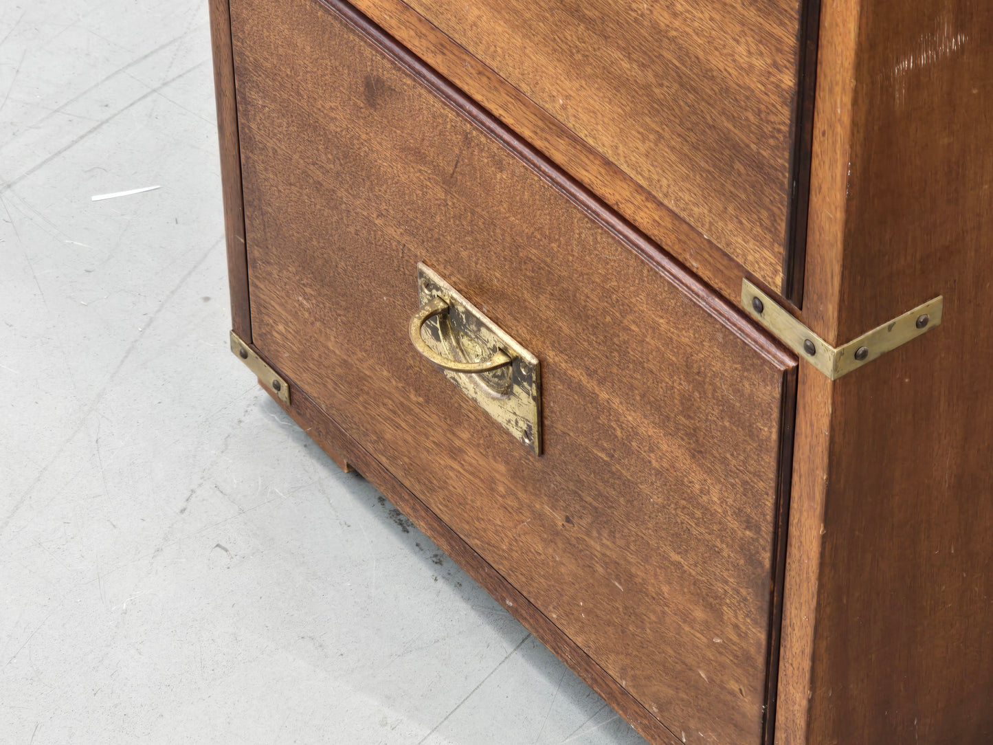 CAMPAIGN CHEST Aktenschrank Leder Messing Sideboard Kommode Vintage Holz